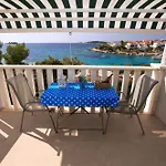 Luka Apartment *
