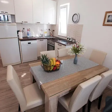 Luka Apartman *